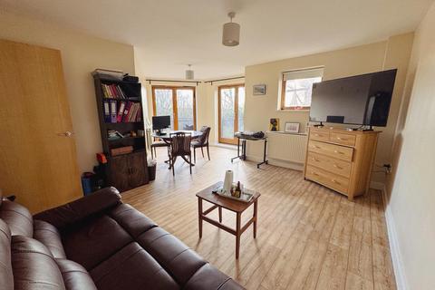 1 bedroom in a house share to rent, Harry Close, Croydon CR0