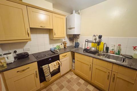 1 bedroom in a house share to rent, Harry Close, Croydon CR0