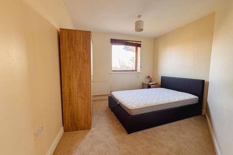 1 bedroom in a house share to rent, Harry Close, Croydon CR0