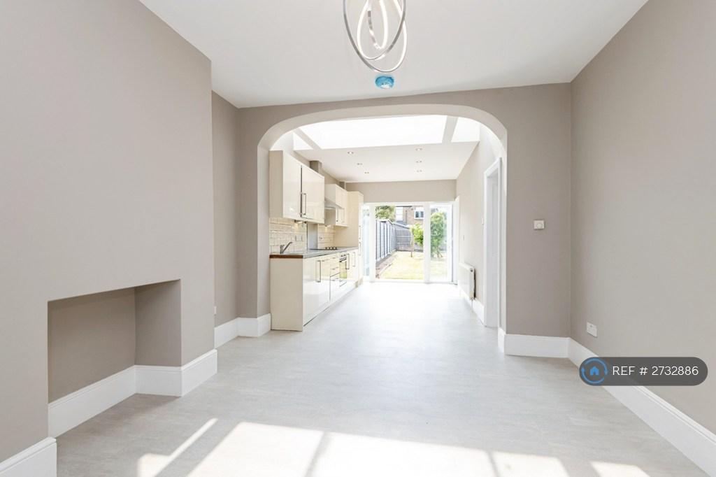 Living Room / Kitchen