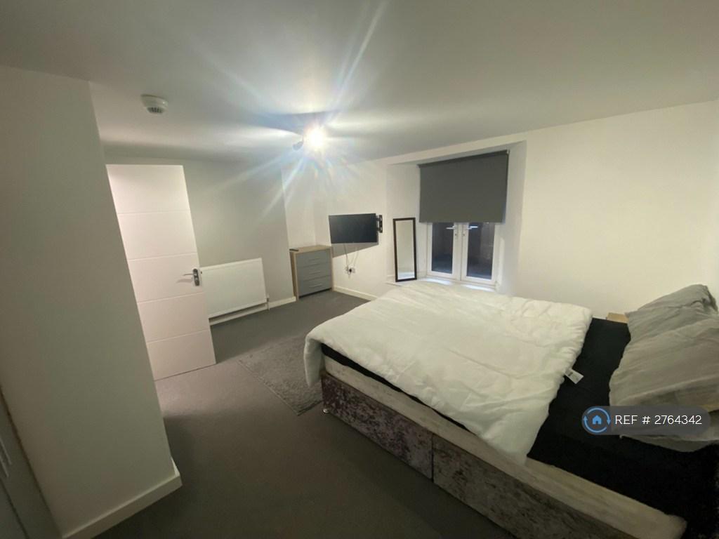 Basement Ensuite Double Room
