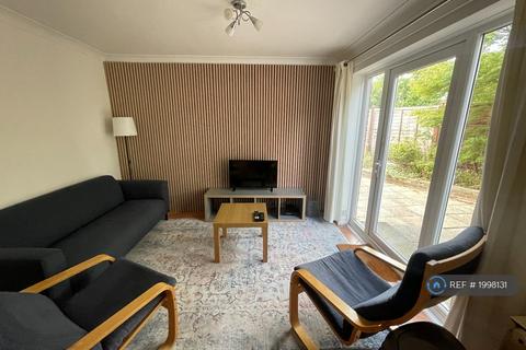 4 bedroom semi-detached house to rent, Roman Way, Farnham, GU9