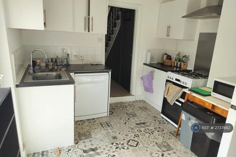 1 bedroom in a house share to rent, Canterbury Grove, London, SE27