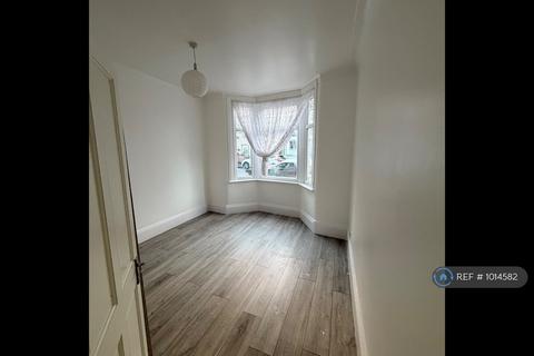 1 bedroom flat to rent, Wellington Road, London, E17