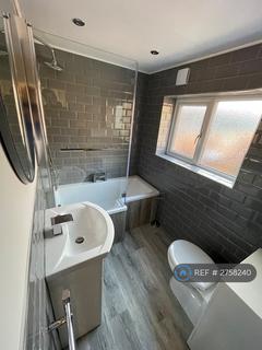 2 bedroom flat to rent, Rodsley Avenue, Gateshead, NE8