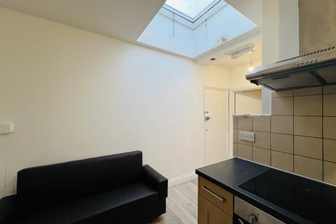 1 bedroom flat to rent, High Road, Ilford IG1