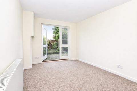2 bedroom property to rent, Fortis Green, London, N2