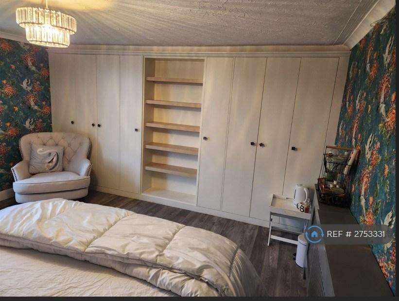 Large Room Loads Of Storage