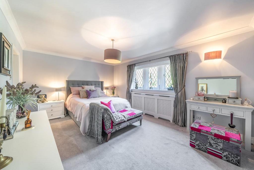 Bedroom 1.jpg
