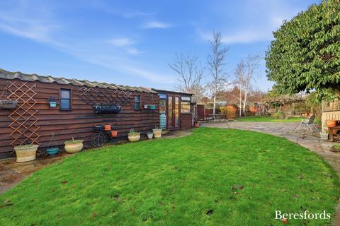 2 bedroom bungalow for sale, Dorkins Way, Upminster, RM14