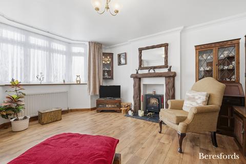 2 bedroom bungalow for sale, Dorkins Way, Upminster, RM14