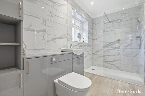 2 bedroom bungalow for sale, Dorkins Way, Upminster, RM14