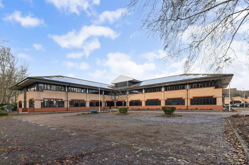 101879 Hampden-Court-Kingsmead-Business (14).jpg