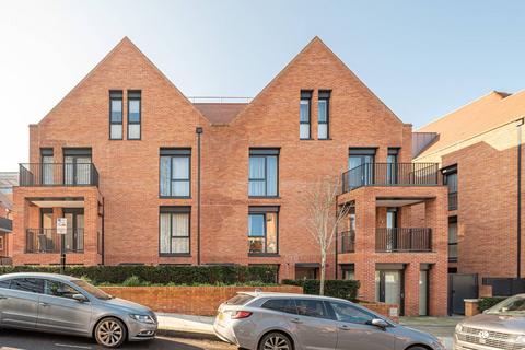 2 bedroom flat to rent, Kidderpore Avenue, Hampstead, London, NW3