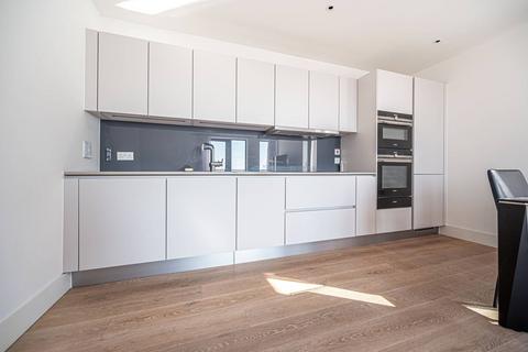 2 bedroom flat to rent, Kidderpore Avenue, Hampstead, London, NW3