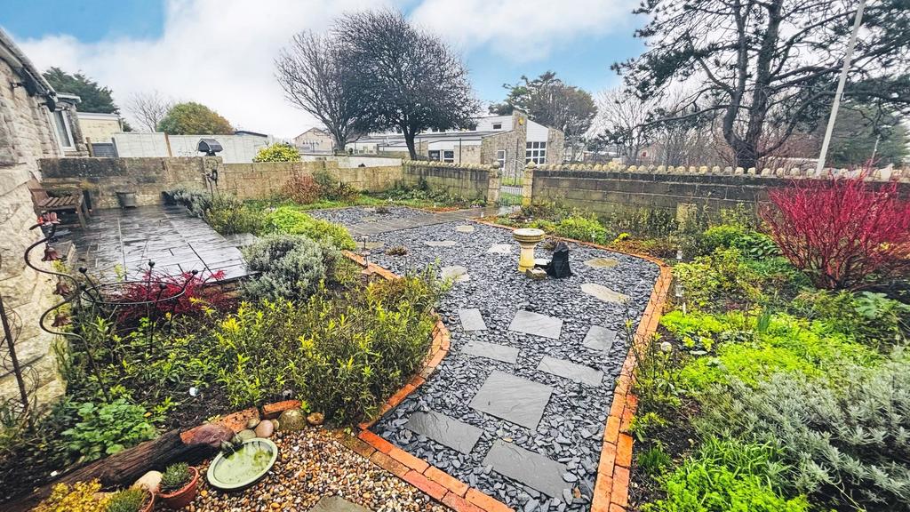 Front Garden 1