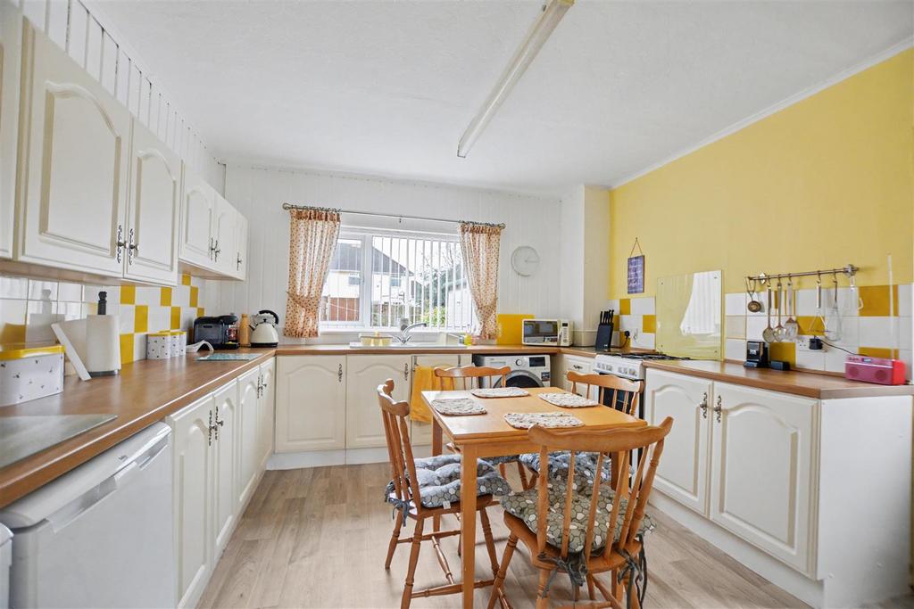 Kitchen 1.jpeg