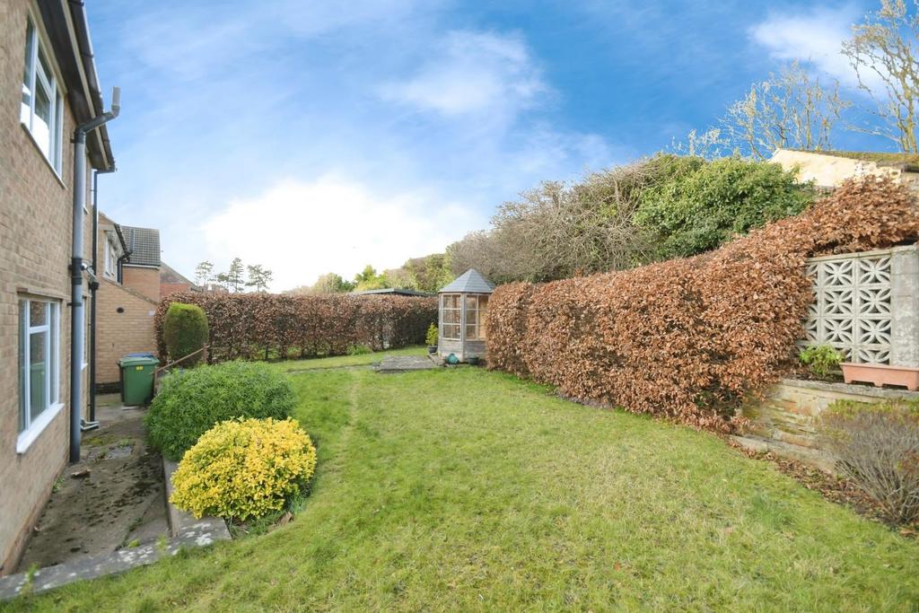 REAR GARDEN 01.jpg