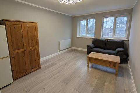 2 bedroom apartment to rent, Hermitage Road, Woking GU21