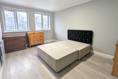 2 bedroom apartment to rent, Hermitage Road, Woking GU21