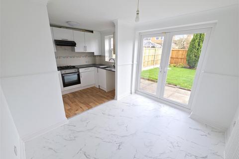 3 bedroom semi-detached house to rent, Bramford Close, Westhoughton BL5