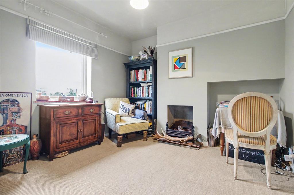 Sitting Room/Bed 4