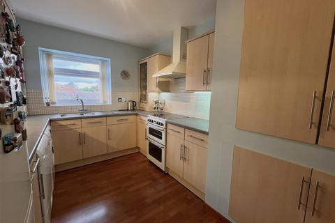 2 bedroom flat for sale, The Sycamores, Beaufort Avenue, Sale