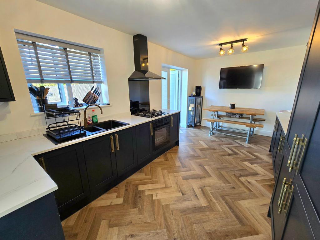 Kitchen/Dining Room
