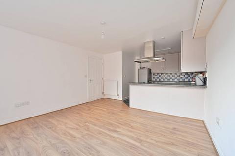 2 bedroom flat to rent, Cassio Apartments, WD17, Watford, WD17