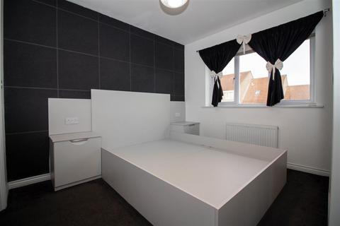 3 bedroom end of terrace house to rent, Cosgrove Court, Benton