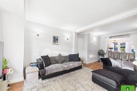 3 bedroom terraced house for sale, Chestnut Avenue, Hornchurch RM12