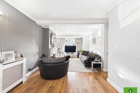 3 bedroom terraced house for sale, Chestnut Avenue, Hornchurch RM12