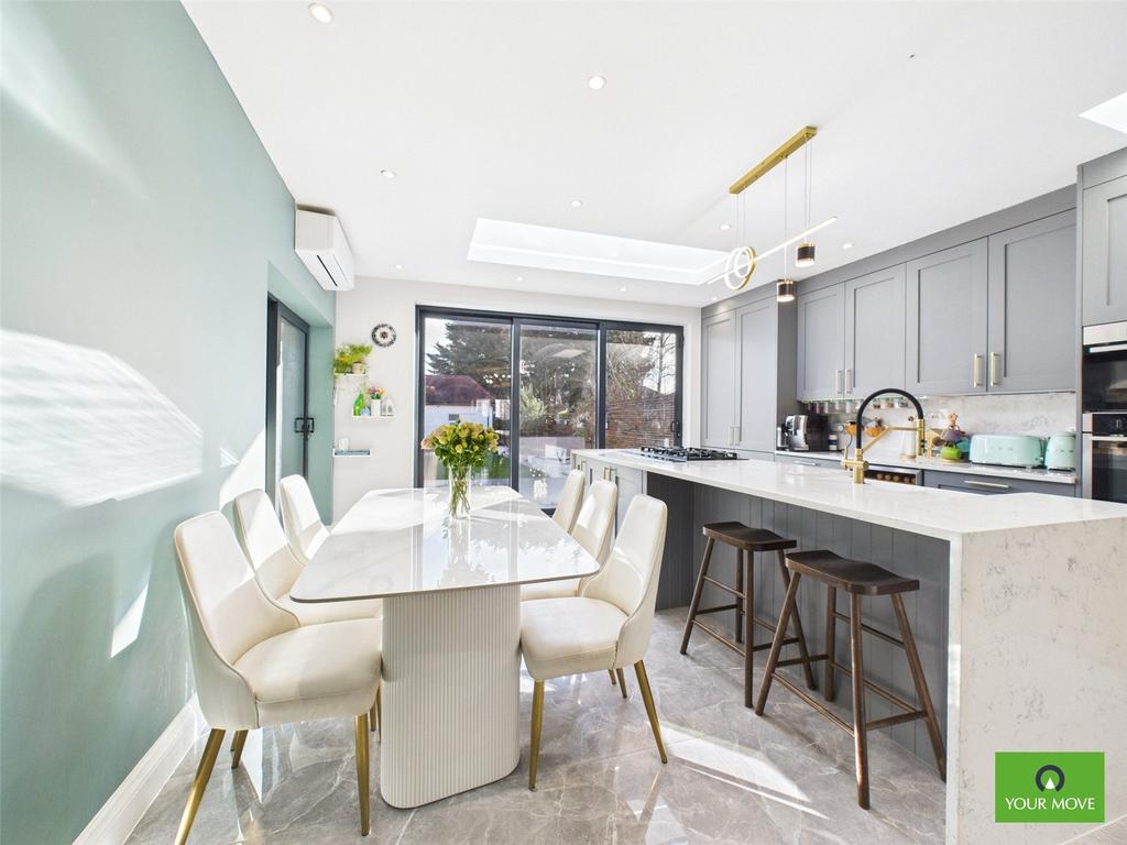 Kitchen/Dining Area