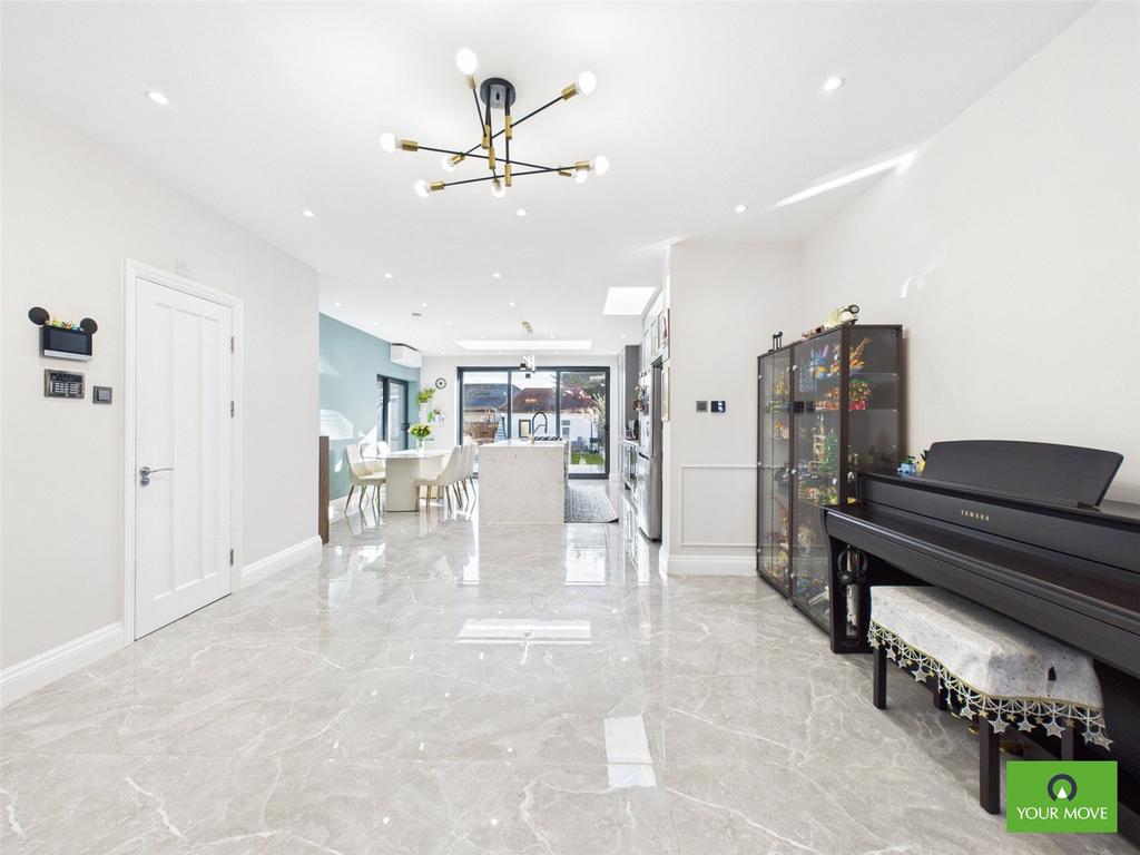 Kitchen/Dining Area