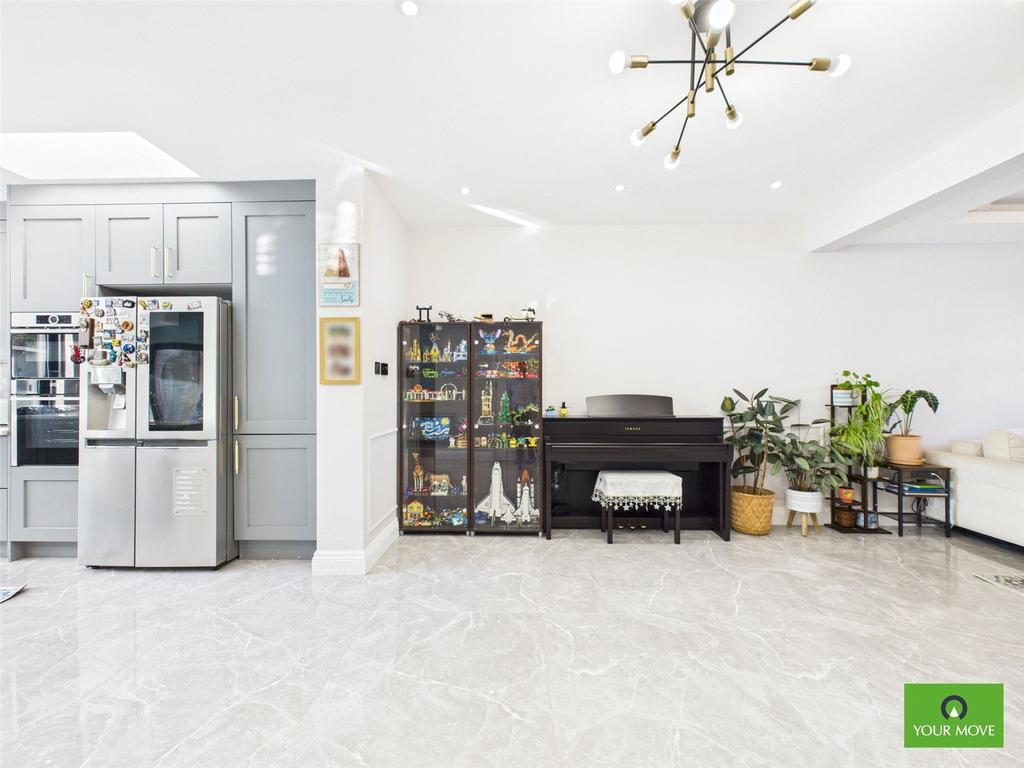 Kitchen/Dining Area