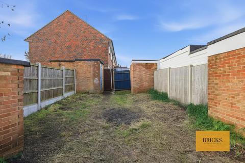3 bedroom terraced house to rent, Clay Hill Road, Basildon SS16
