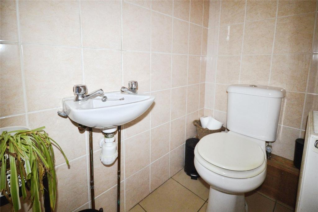 Cloakroom/Wc