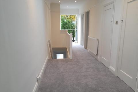 undefined, Queens Road, Weybridge, Surrey, KT13