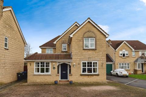 4 bedroom detached house for sale, Redwing Avenue, Chippenham SN14