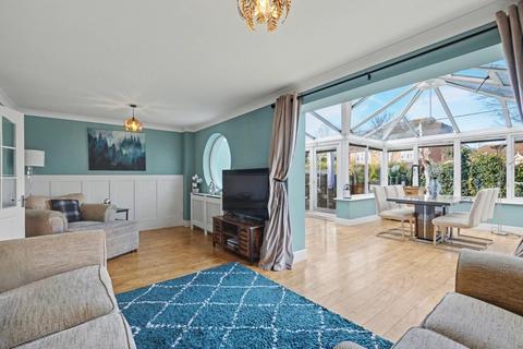 3 bedroom detached house for sale, Homefield Drive, Rainham