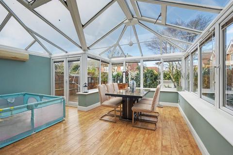 3 bedroom detached house for sale, Homefield Drive, Rainham