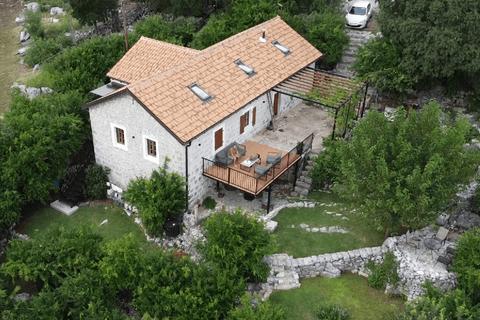 Villa, Cetinje, Montenegro