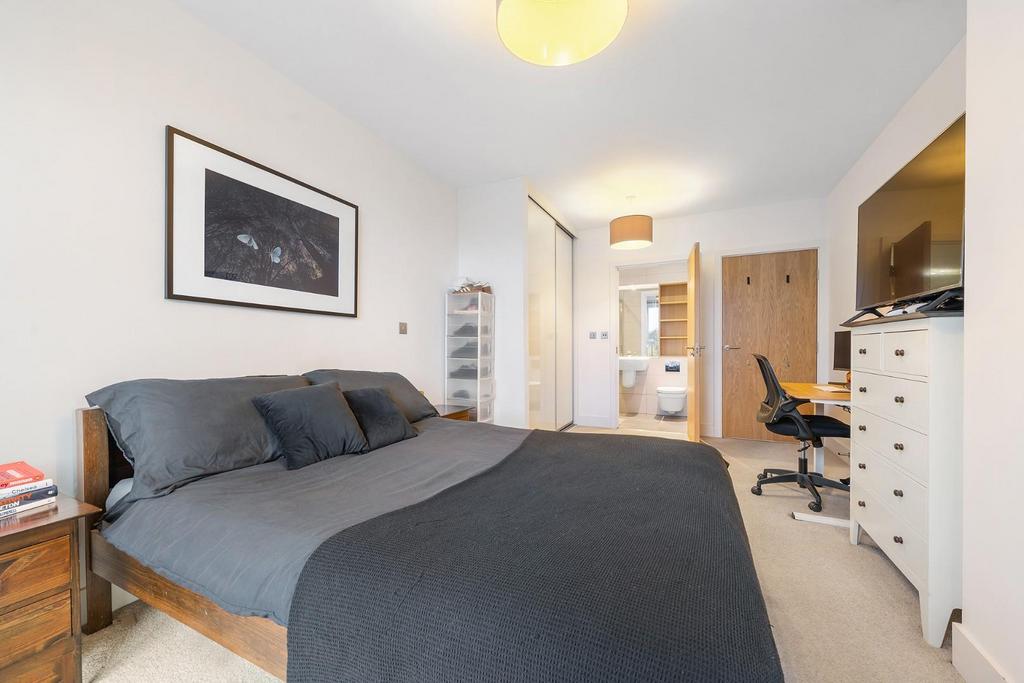 Bedroom 1 (2).JPG