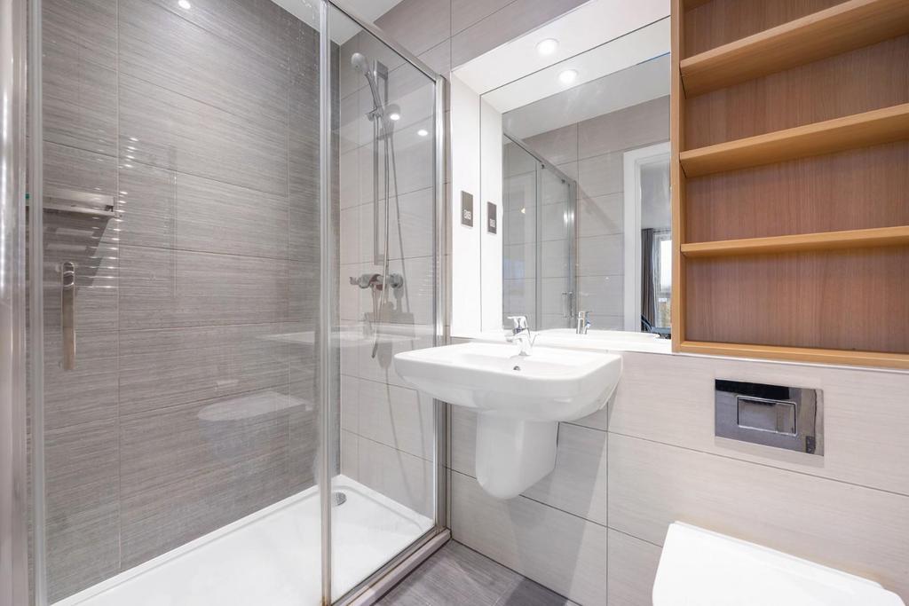 Ensuite.JPG