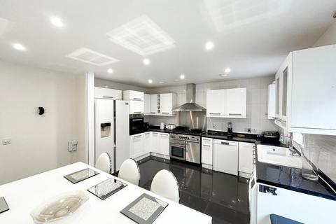 5 bedroom townhouse to rent, Eliot Drive, Harrow