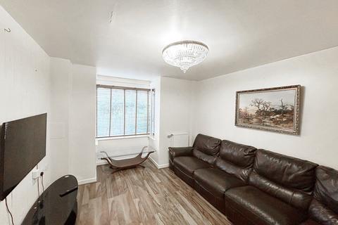 5 bedroom townhouse to rent, Eliot Drive, Harrow