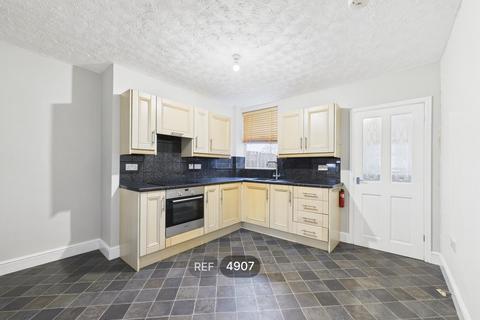 2 bedroom terraced house to rent, Nottingham NG5