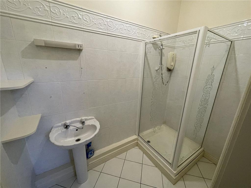 Bedroom 6 Ensuite