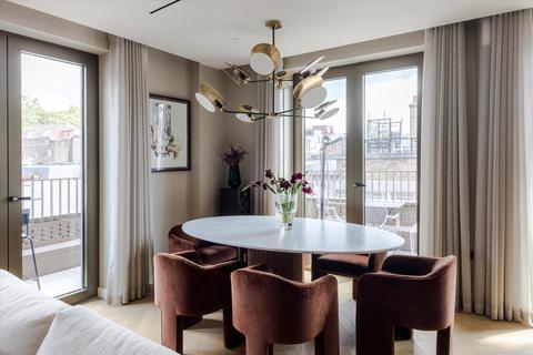 3 bedroom flat for sale, Fareham Street, London, W1F