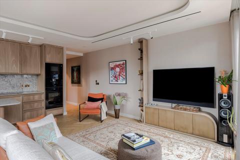 3 bedroom flat for sale, Fareham Street, London, W1F
